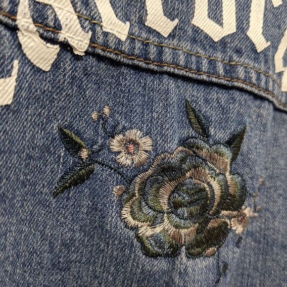 EIGHTYTWO Embroidered distressed denim jean jacket size Small @F - Picture 7 of 11